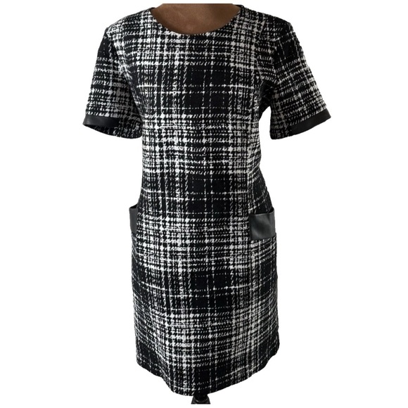 Banana Republic Dresses & Skirts - Banana Republic Black White Plaid Faux Leather Trim Short Sleeve Shift Dress 6